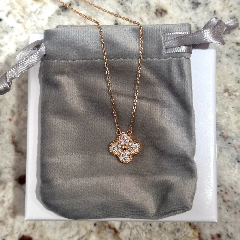 Rose Gold Clover Pendant Necklace